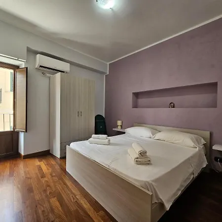 Appartamento Un Balcone Su Via Bordonaro By Wonderful Italy *