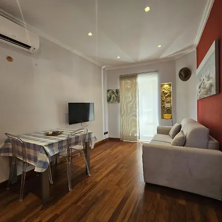 Apartment Un Balcone Su Via Bordonaro By Wonderful Italy